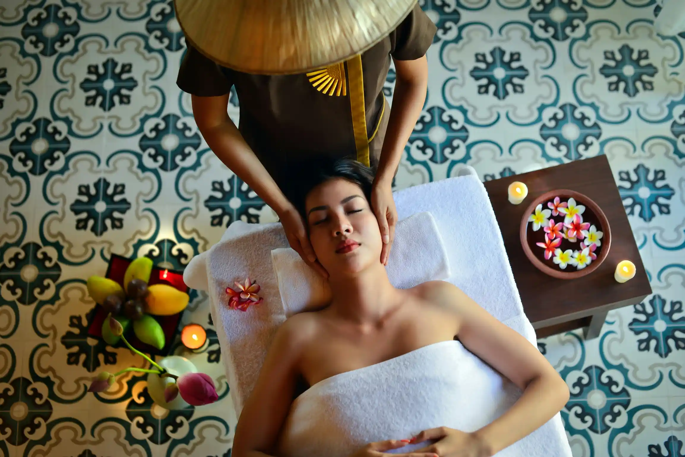 Hot oil spa massage at Prive Spa Gulshan